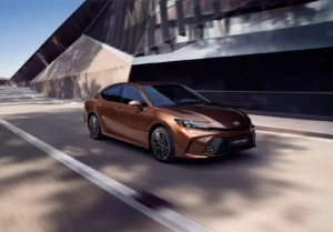 Toyota Camry 80 — вид спереди в движении