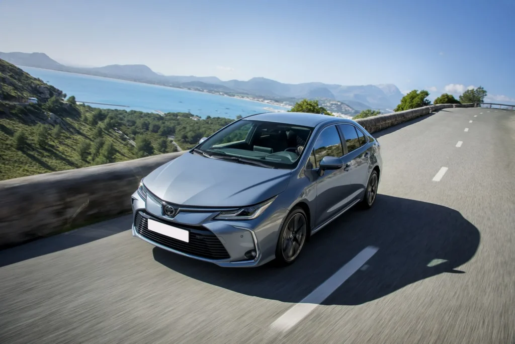 Toyota Corolla — официальное фото 1
