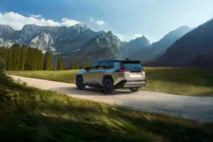 Toyota RAV4 — официальное фото 1